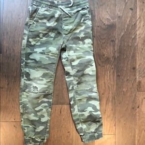 Gap camo pants. Boys size Large.